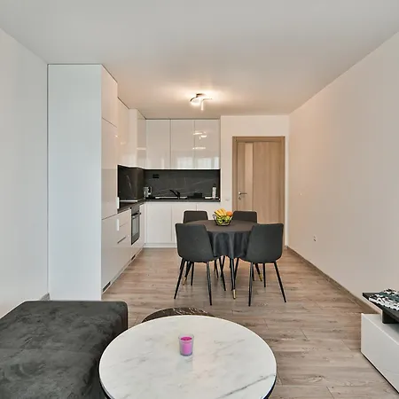 Sky View Flat With Parking Apartmán *