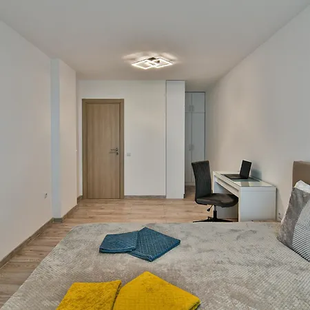 Sky View Flat With Parking Apartmán *